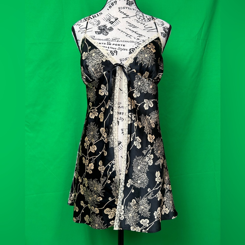 NWOT VS Victoria’s Secret Baby Doll Cami Slip Open Tie Front. Size M. - Picture 2 of 10